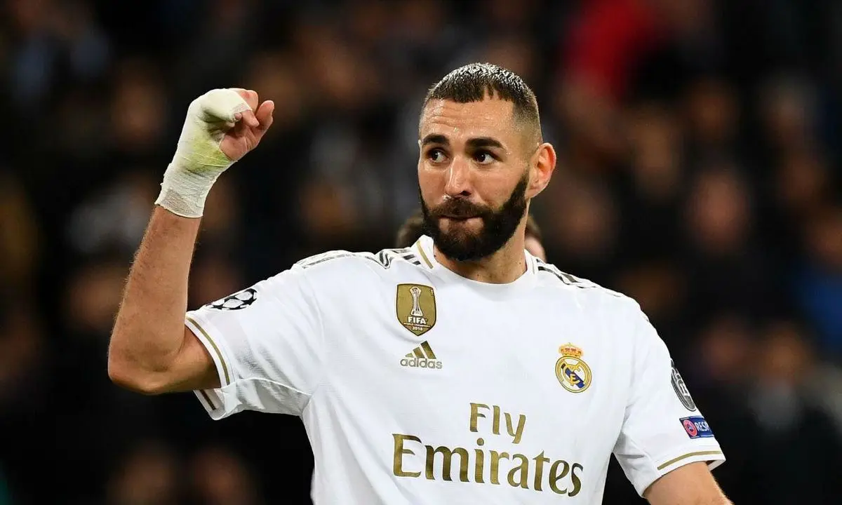 حراج پیراهن بنزما برای مقابله با کرونا