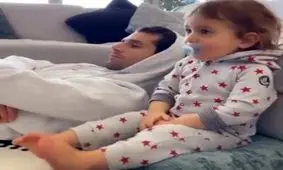 کشمکش جالب کاندروا و فرزندش بر سر پستانک در قرنطینه خانگی/ فیلم