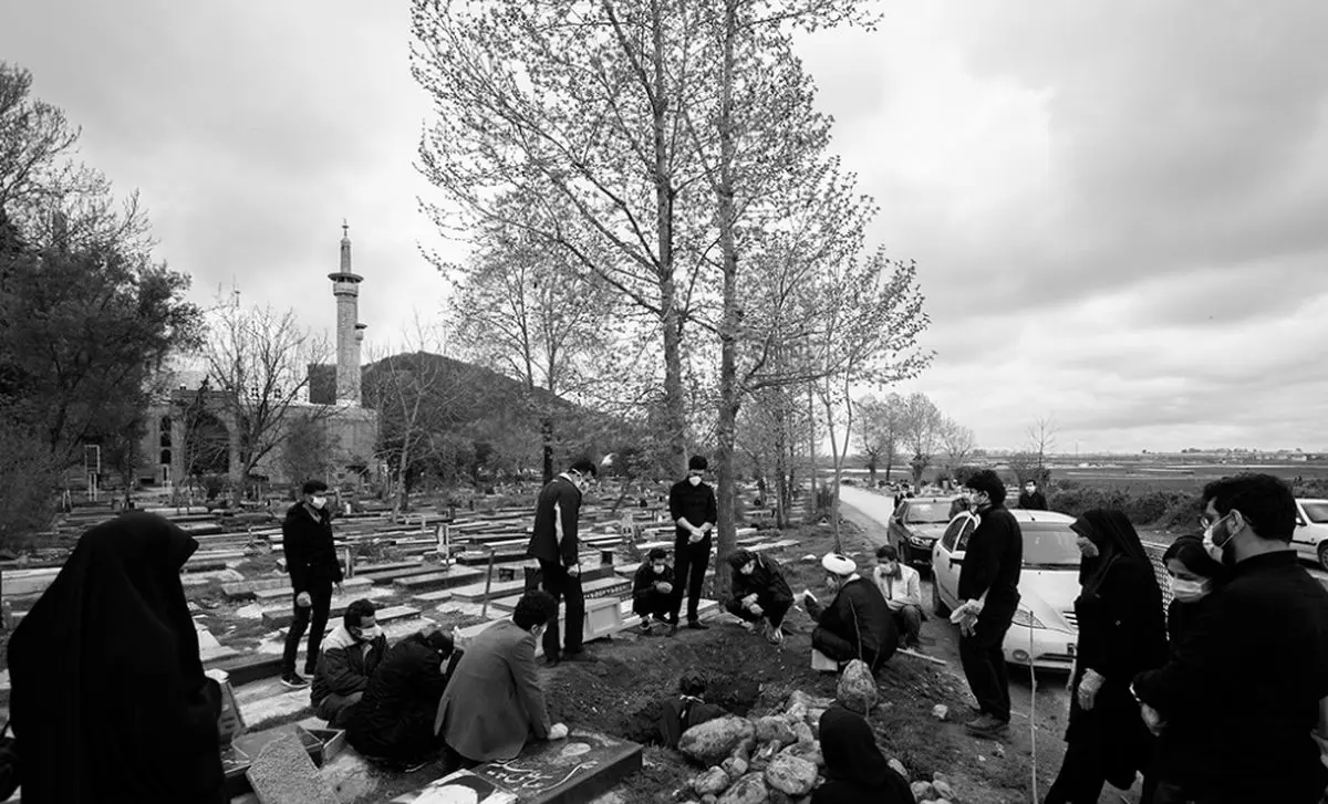 لحظه به لحظه تشییع غریبانه و دفن یک بیمار کرونایی در علی‌آباد کتول +تصاویر