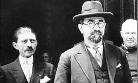 بعدازظهر با وزیر خارجه به گردش رفتیم