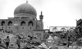 توپ‌بستن گنبد حرم رضوی به دست نظامیان روس / عکس