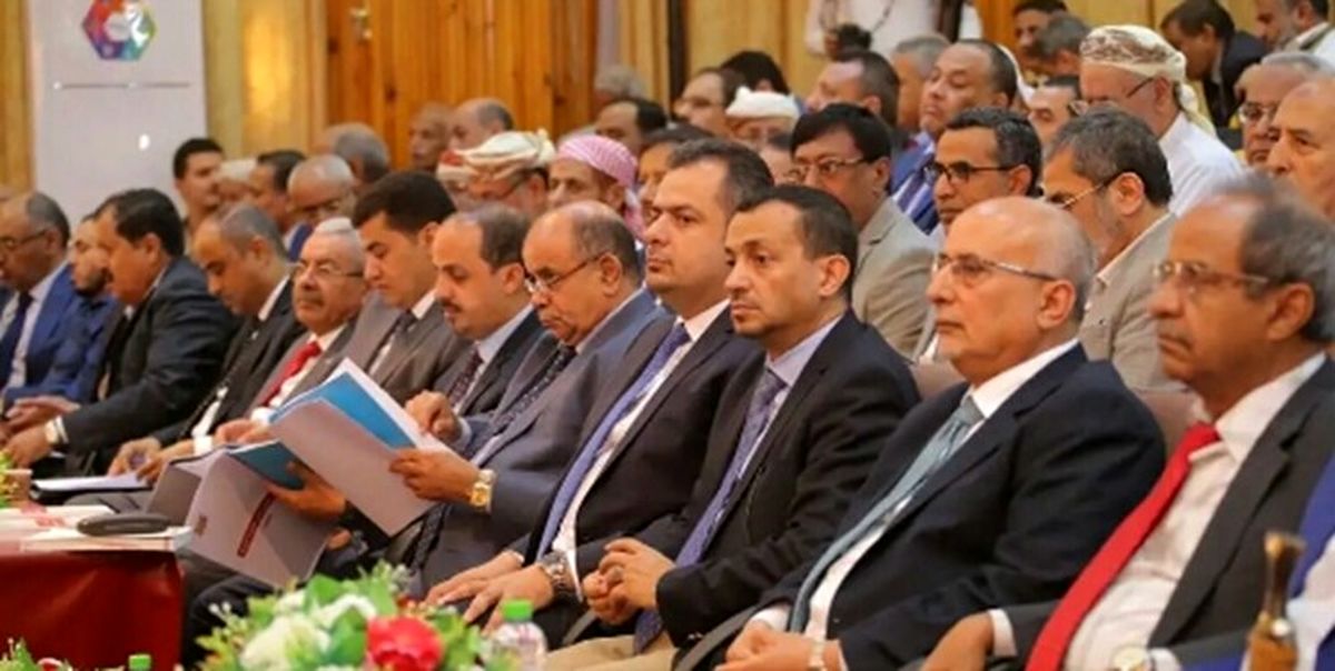 بحران در کابینه دولت منصور هادی؛ دو وزیر استعفا دادند