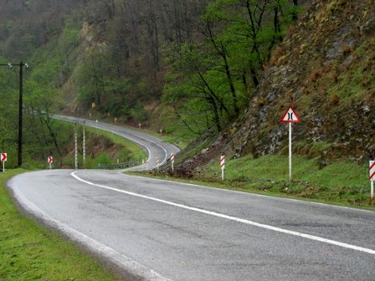 بارش باران گریبان گیر محور های مواصلاتی پنج استان