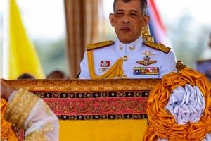 پادشاه تایلند با ۲۰ هم‌بالین قرنطینه شد!