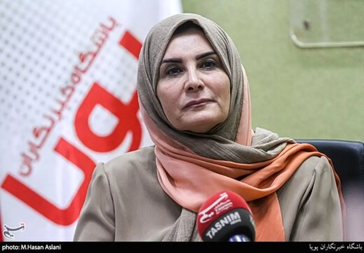 مجری مشهور به کودکان بازی یاد می‌دهد