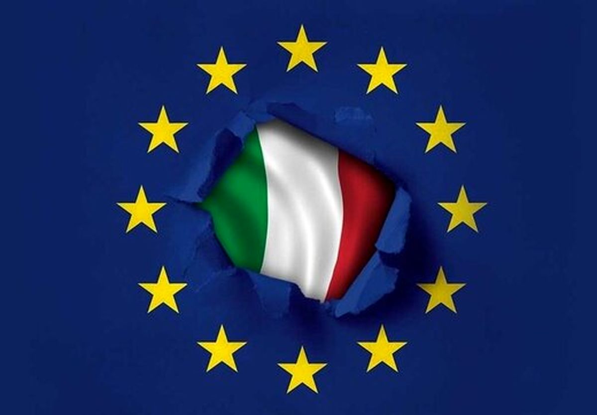 به آتش کشیدن پرچم اتحادیه اروپا توسط کاربران ایتالیایی/عکس
