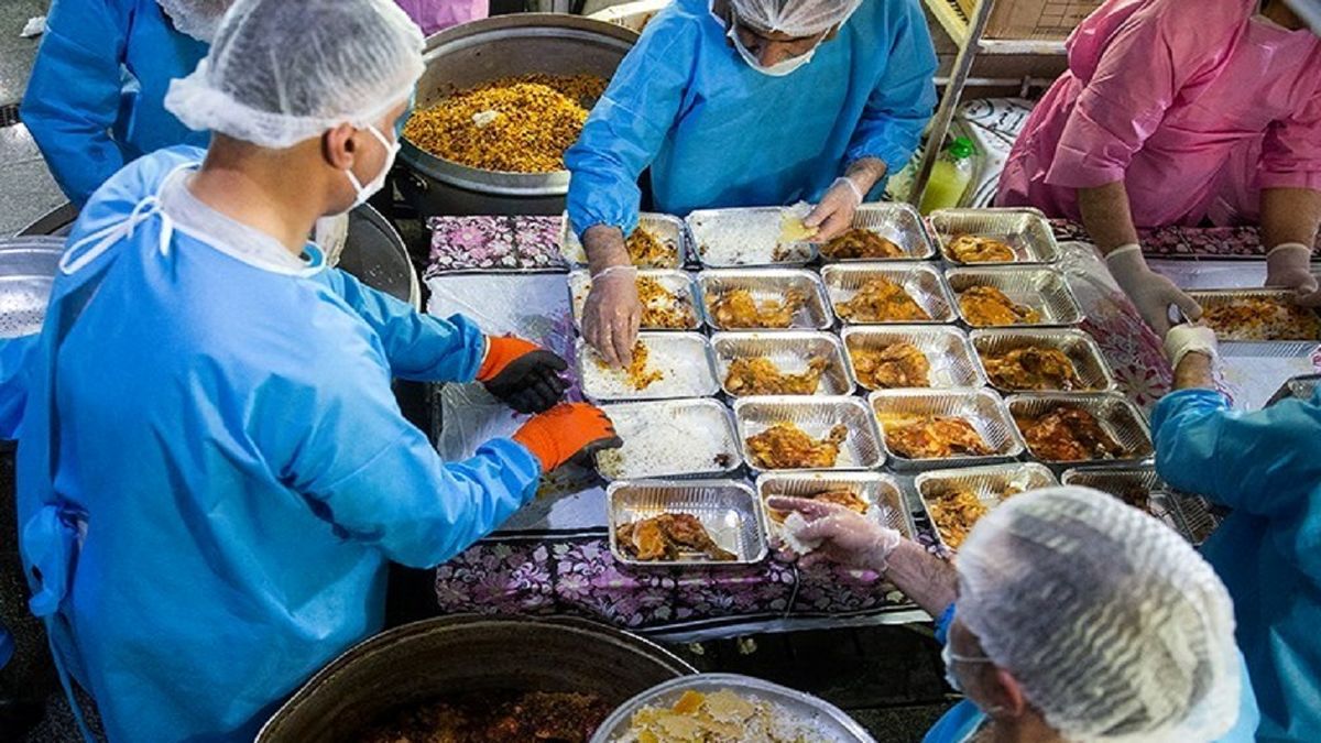 توزیع ده هزار بسته غذای تبرکی حرم امام رضا (ع) دربیمارستان‌های فارس