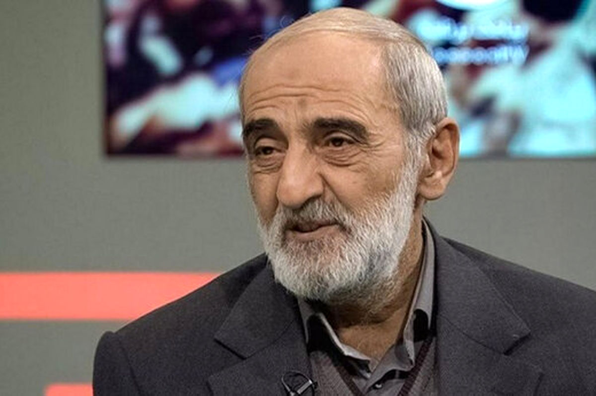 حسین شریعتمداری به آمریکاییها: هرکس بد ما به خلق گوید، ما چهره ز غم نمیخراشیم...