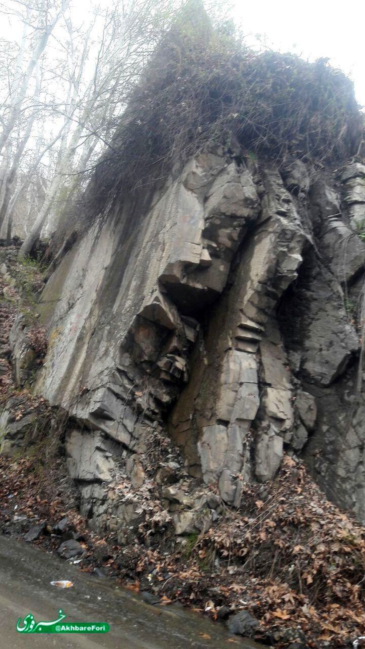 خطرناک بودن شرایط جاده ابرده به زشک + تصویر