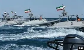فیلمی که نیروی دریایی آمریکا منتشر کرده و مدعی شده ۱۱ شناور سپاه به آن نزدیک شده‌اند