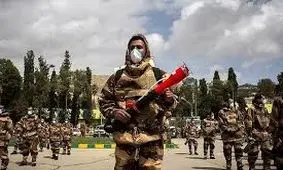 رژه متفاوت ارتش جمهوری اسلامی با تمرکز بر مقابله با ویروس کرونا در روز ارتش / فیلم