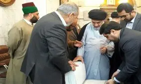 قرآن «مقام» به آستان مقدس قمر بنی‌هاشم اهدا شد