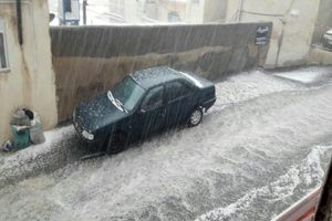 بارش بی سابقه شدید تگرگ درکردستان/آب گرفتگی معابر تردد مردم را غیرممکن کرد