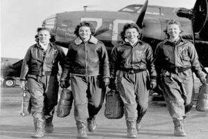 عکس‌هایی کمیاب از حضور زنان در جنگ جهانی دوم / از ساخت تسلیحات تا حضور مادربزرگ‌ها در کارخانه‌ها