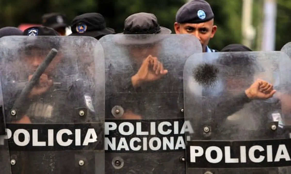 معترضان دولتی نیکاراگوئه‌ای مامور پلیس را به گروگان گرفتند