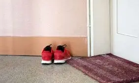 آیا ویروس کرونا می‌تواند روی کفش‌های شما لانه کند؟