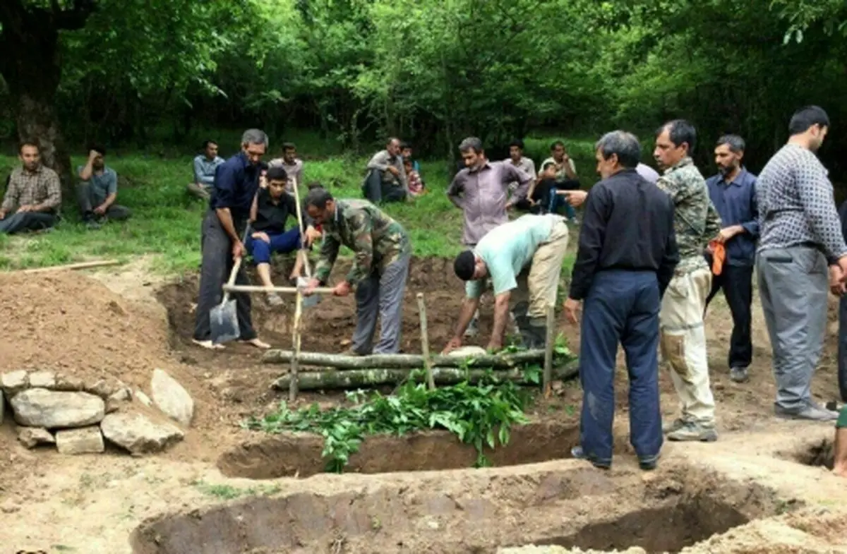 تازه ترین جزئیات از حادثه معدن گلستان / آماده سازي قبور براي جانباختگان حادثه انفجار معدن آزادشهر