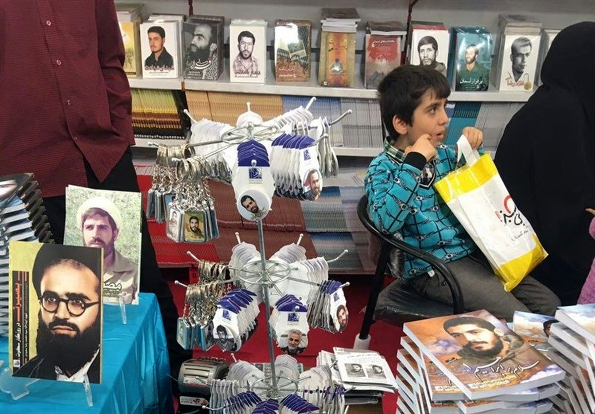 شروع پر تخلف نمایشگاه کتاب/ ناشران باز هم آییننامه را نادیده گرفتند