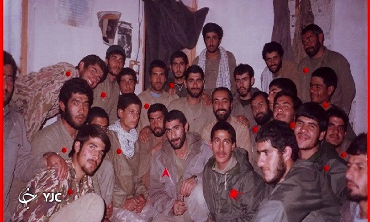 تصاویر حضور سردار قاآنی در میان شهدای تخریب‌چی لشکر ۲۱ امام رضا (ع)