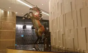 اهدای زین ایرانی به اولین موزه اسب آسیا