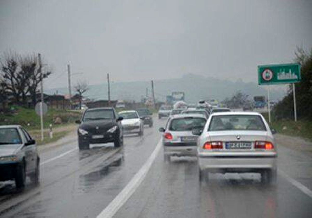 بارش باران جاده های زنجان را لغزنده کرد