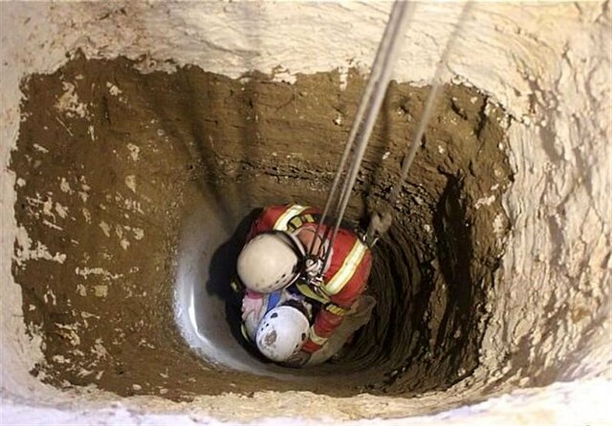 نجات مرد میانسال از عمق چاه 20 متری در فرمهین