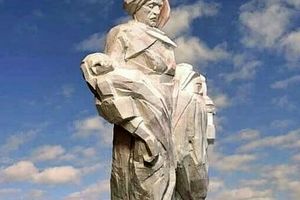 خالق بزرگترین مجسمه ایران در کردستان تقدیر شد