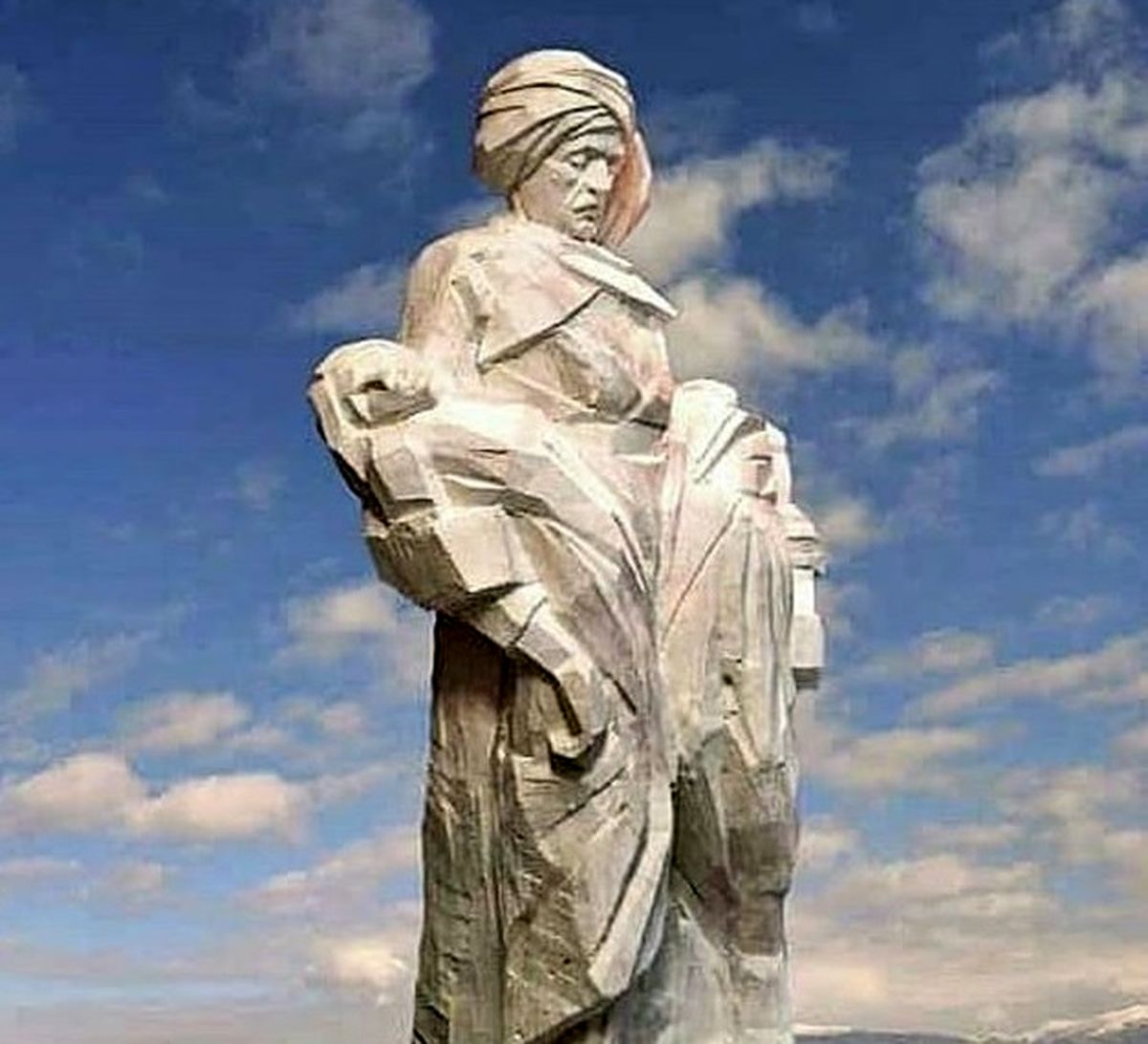 خالق بزرگترین مجسمه ایران در کردستان تقدیر شد