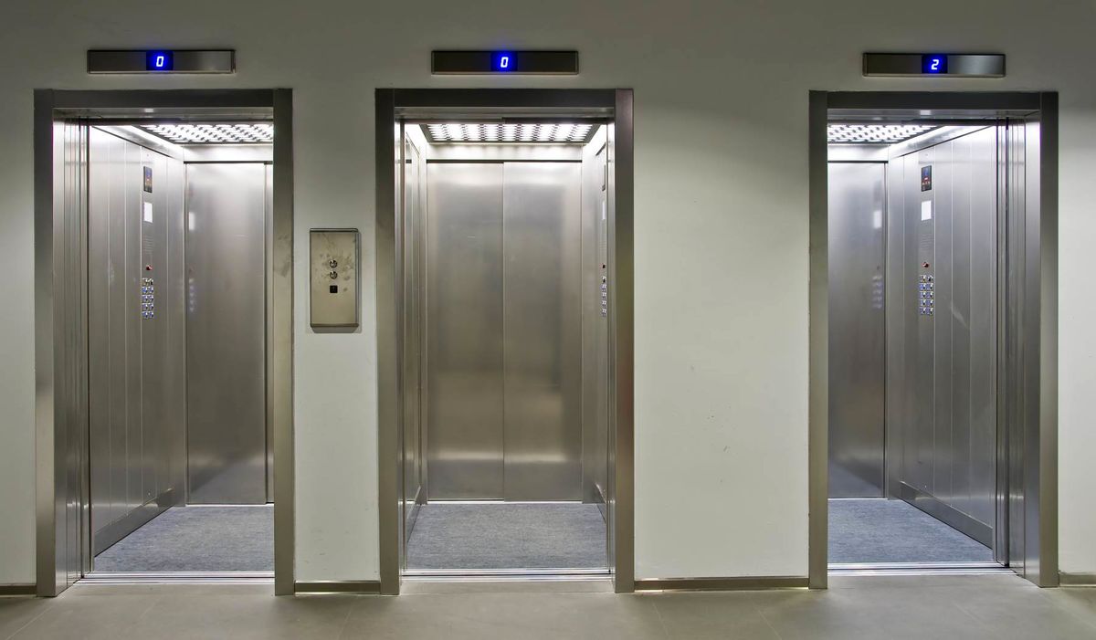 انتقاد از عدم افزایش حقوق نصابان آسانسور