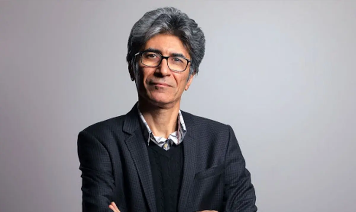 سیگار کشیدن در تلویزیون آزاد شد/ اگر صدا و سیما خصوصی بود نظام نقدش می کرد