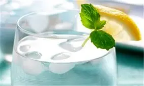 با کدام نوشیدنی‌ها با تشنگی در ماه رمضان مقابله کنیم؟/ فیلم