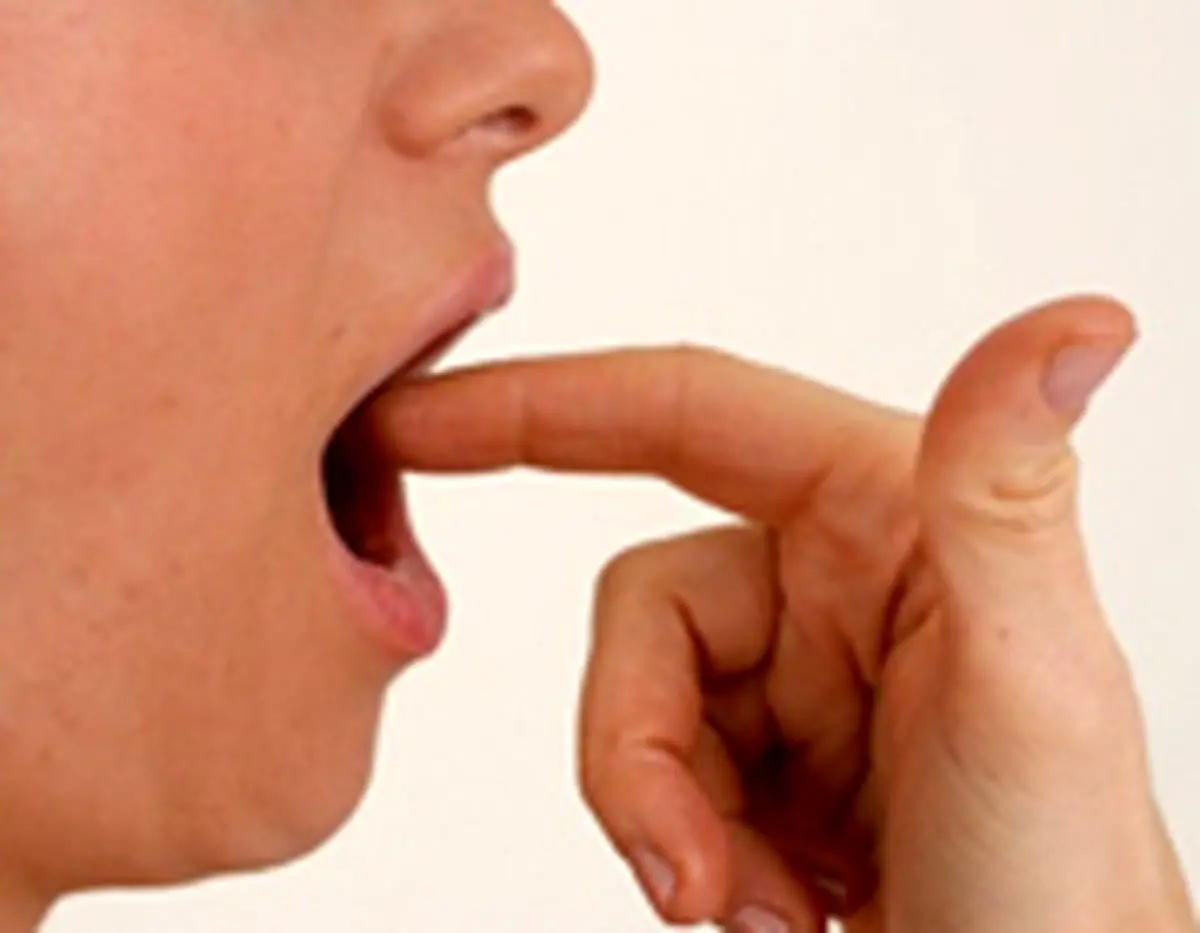 استفراغ عمدی در حال روزه چه حکمی دارد؟