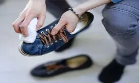  آیا باید پس از بازگشت به خانه کفش و لباس را ضدعفونی کرد؟