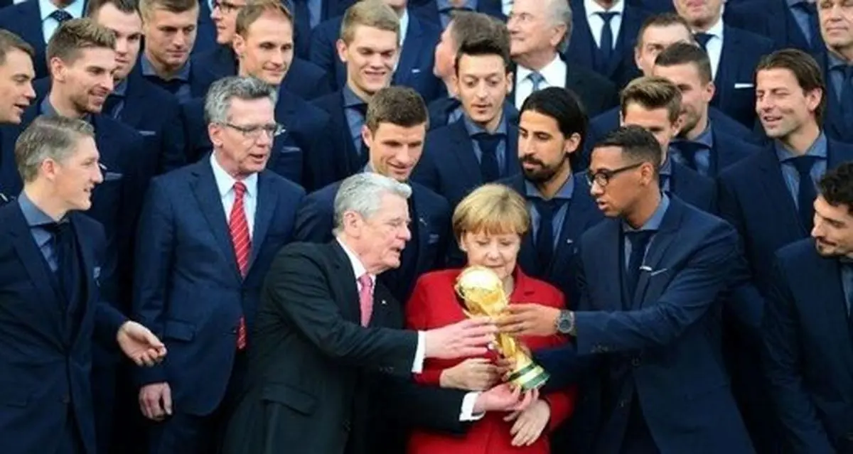 آنگلا مرکل اعلام کرد: شروع بوندس‌لیگا از ۲ خرداد