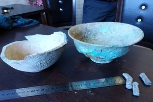 کشف اشیای ۴۰۰۰ ساله در شهرستان ارزوئیه