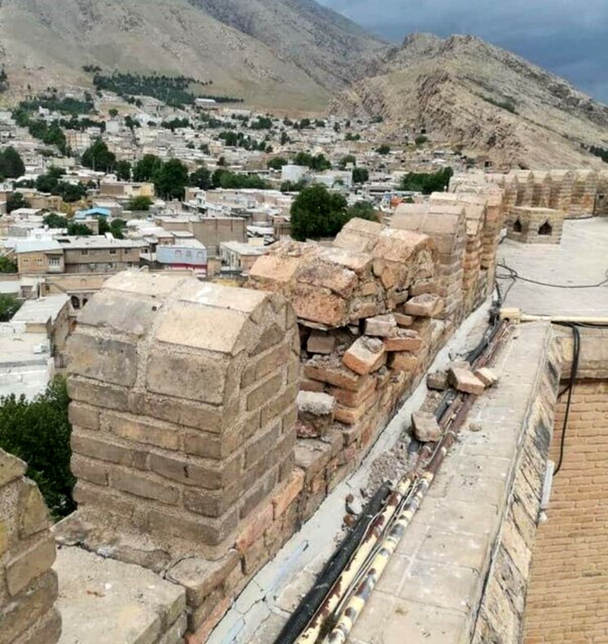 بناهای تاریخی لرستان بعد از زلزله ۵ ریشتری/آسیب به فلکالافلاک و موزه صنایع دستی