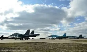 رژه هوایی در پایگاه حمیمیم در سالروز پیروزی شوروی بر آلمان نازی