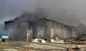 آتش گرفتن انبار لاستیک در آمل