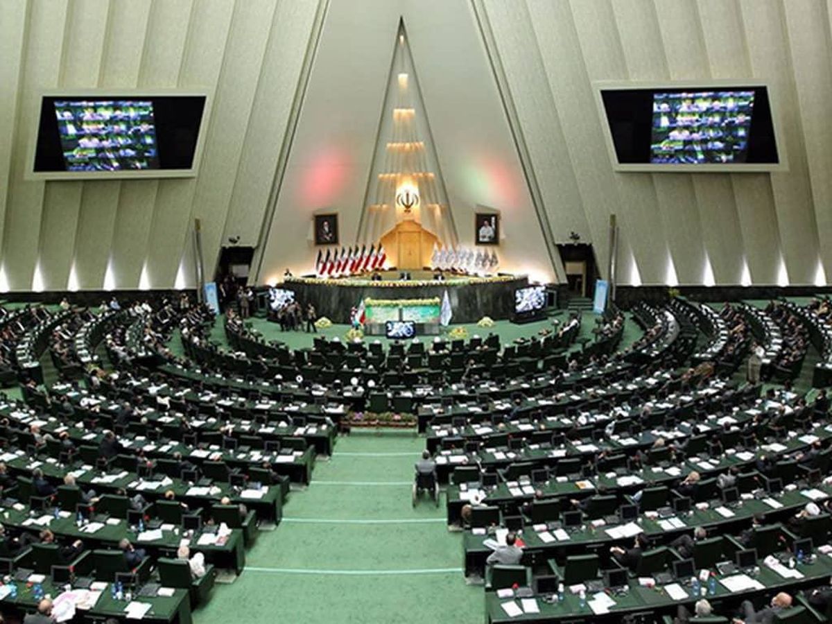 حضور دلالان، رشد نقدینگی، کاهش ارزش پول ملی، رشد نرخ تورم و تحریم عوامل اصلی افزایش قیمت خودرو در بازار / قوهقضائیه بر عملکرد سایتهای خرید و فروش خودرو نظارت کند