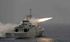 بروز حادثه برای شناور کنارک در محدوده بندر جاسک/ یک نفر شهید و ۱۲ نفر نیز مجروح شده‌اند + فیلم