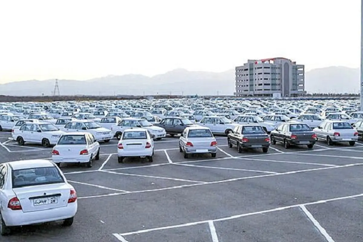 مسئولان و سران قوا با اجحاف آشکار خودروسازان به جان مردم برخورد کنند