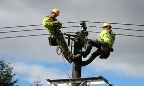 تمام شبکه‌های سیمی توزیع برق زنجان به کابل خودنگهدارتبدیل می شود