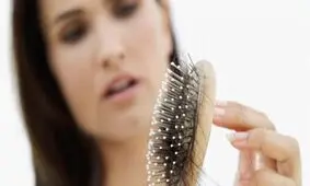 ۷ نشانه‌ای که موها در مورد سلامتی می‌گویند