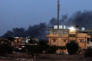 حملات موشکی ارتش لیبی به پایگاه نظامی "الوطیه" در طرابلس