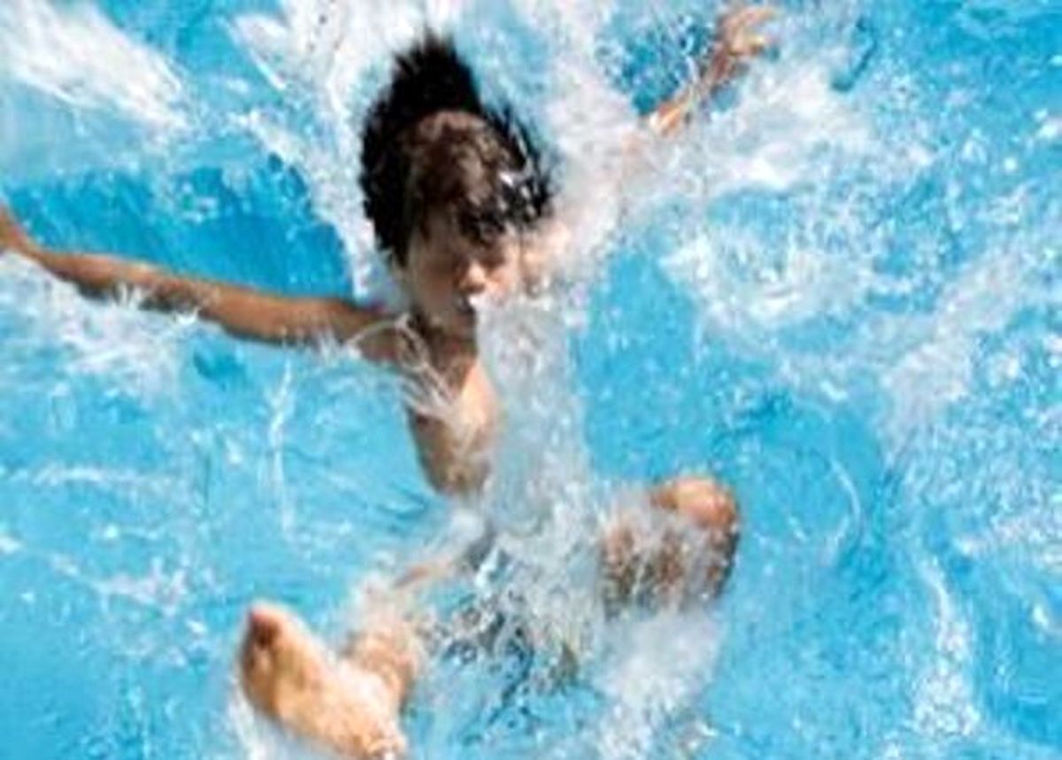 غرق شدن دختر ۴ ساله در استخر