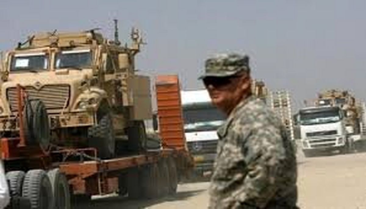 ورود کامیون‌های آمریکایی حامل مصالح ساختمانی به پایگاه عین الاسد عراق
