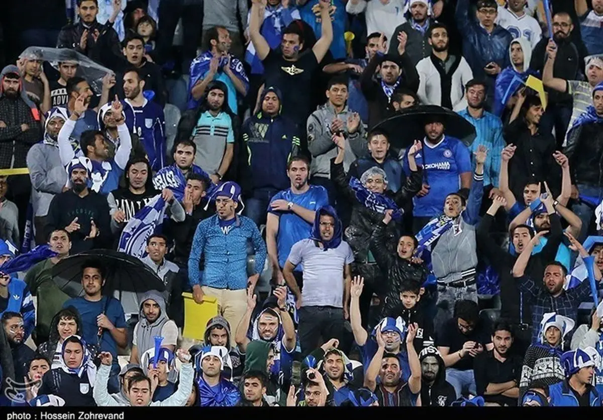 حضور ۵ هزار نفر در ورزشگاه و شعار هواداران سپاهان علیه استقلالی‌ها + تصاویر
