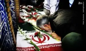 عکس/ سردار سلیمانی در مراسم تشییع همرزم قدیمی