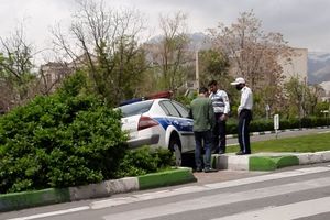 تصادف ماشین راهنمایی و رانندگی بلوار اوشان تهران+ تصویر