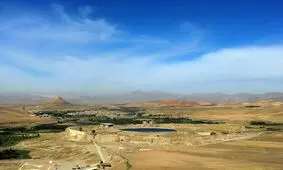 یک زن و مرد فرنگی آمده‌اند بروند تخت‌سلیمان زمین بکنند چیز در بیاوردند